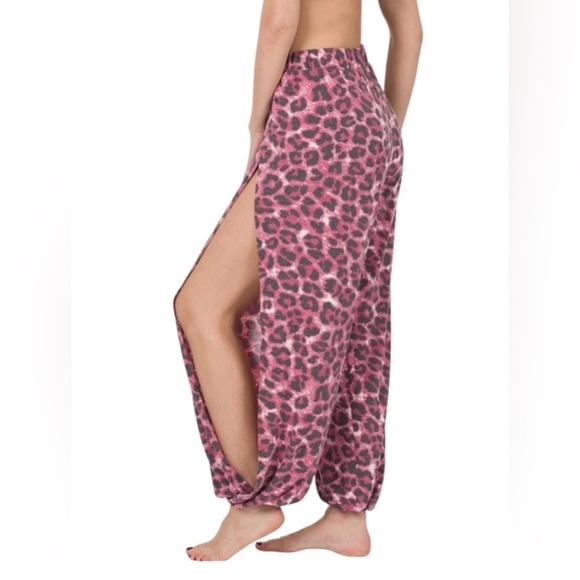 Zenana Outfitters Pants - NWT ZENANA LEOPARD SPLIT SIDE PANTS CRANBERRY ANIMAL PRINT HAREM PANTS WOMENS